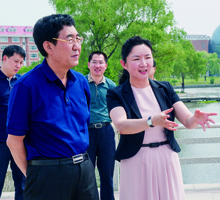2014年，时任吉林省省长巴音朝鲁来校视察